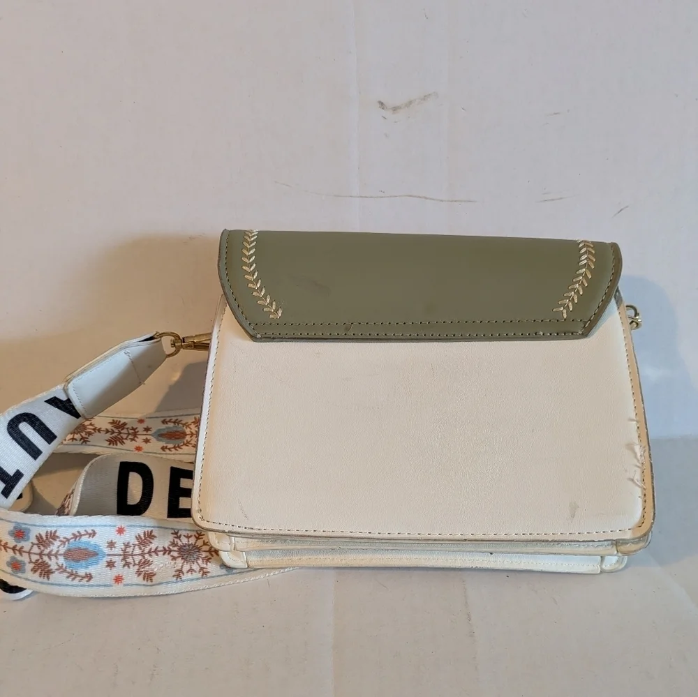 SN & Fashion SEN NAI Crossbody Bag. Pink And Green . Floral Strap Design